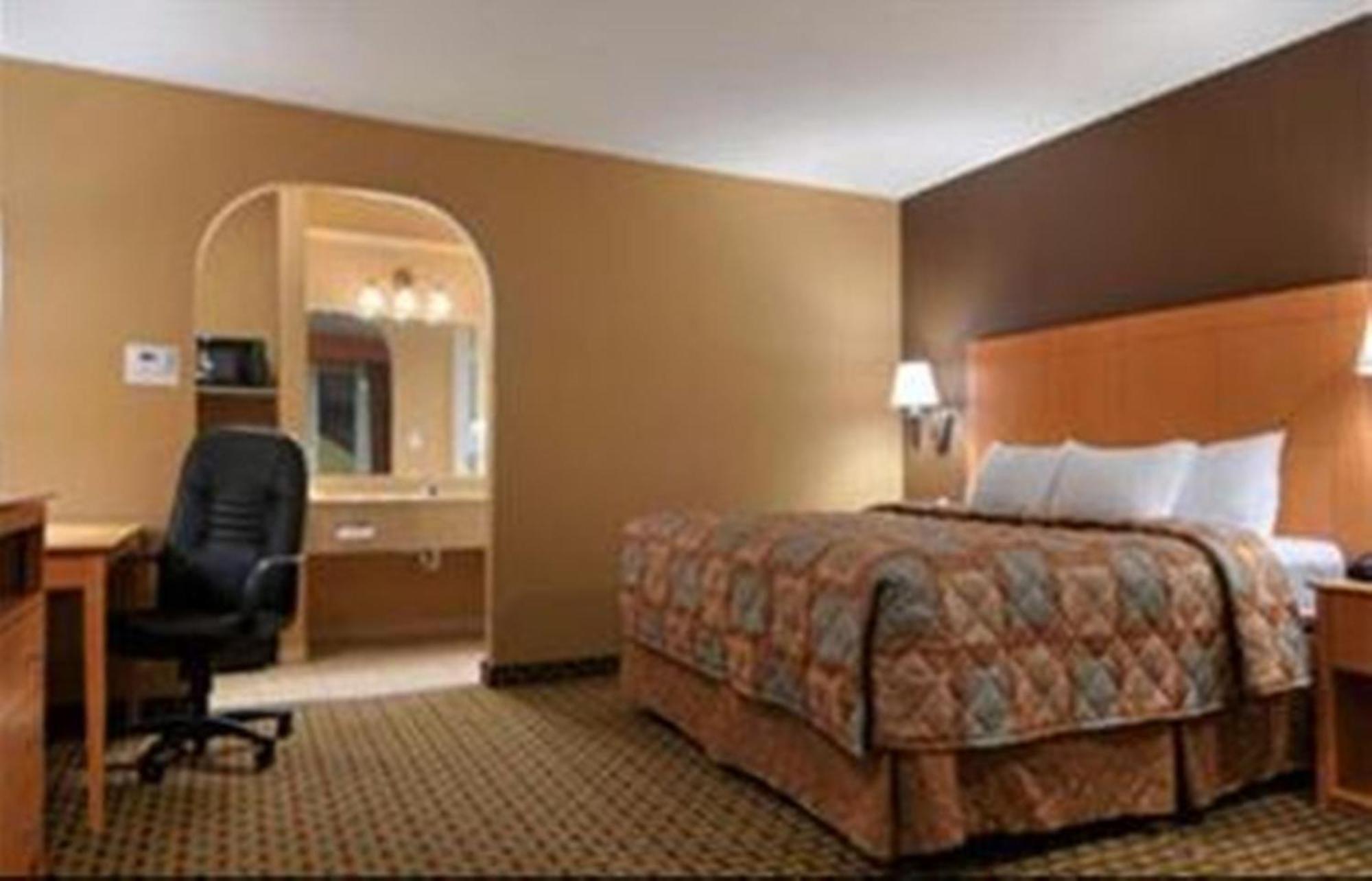 Days Inn By Wyndham Lubbock South Экстерьер фото