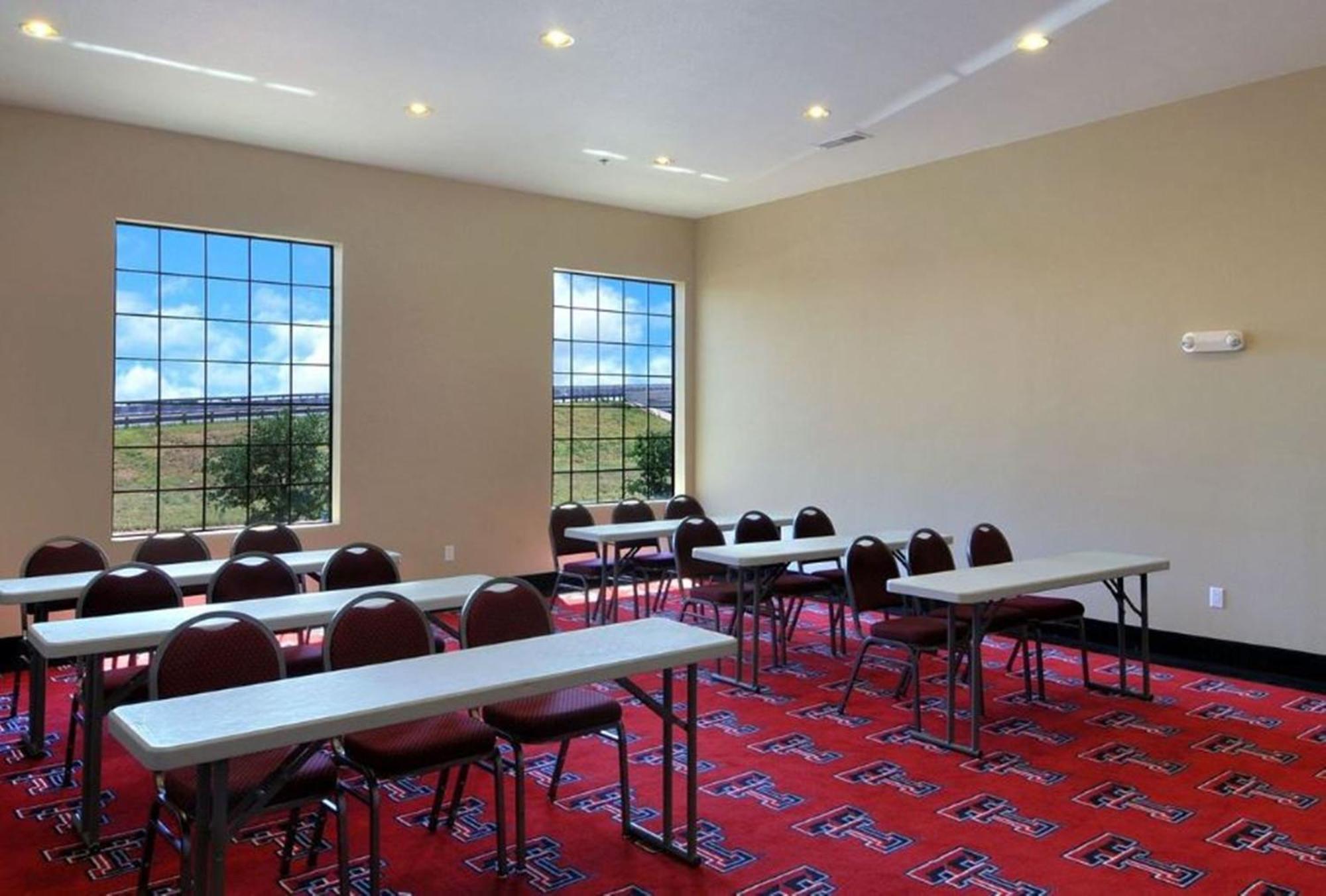 Days Inn By Wyndham Lubbock South Удобства фото