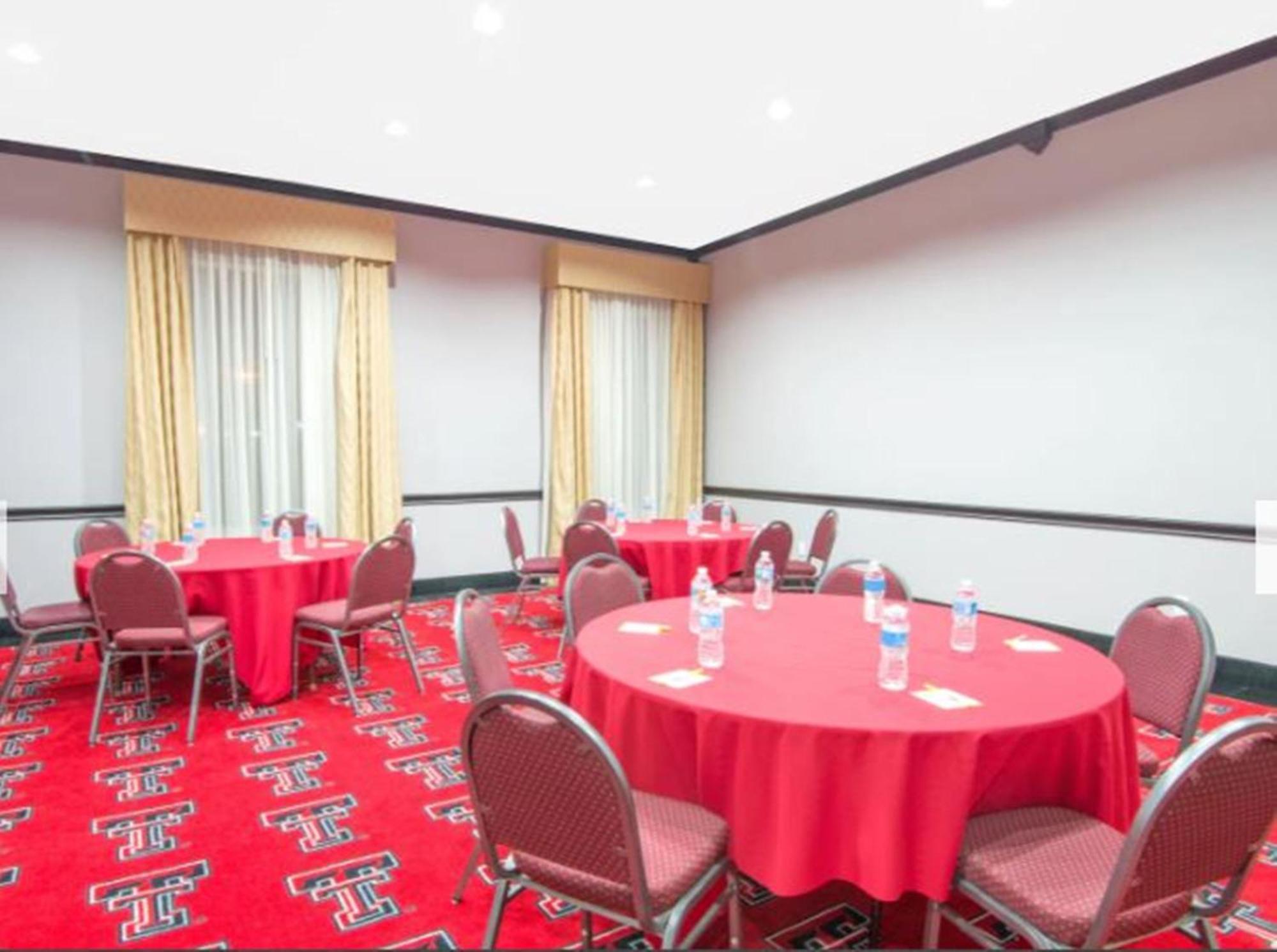 Days Inn By Wyndham Lubbock South Экстерьер фото