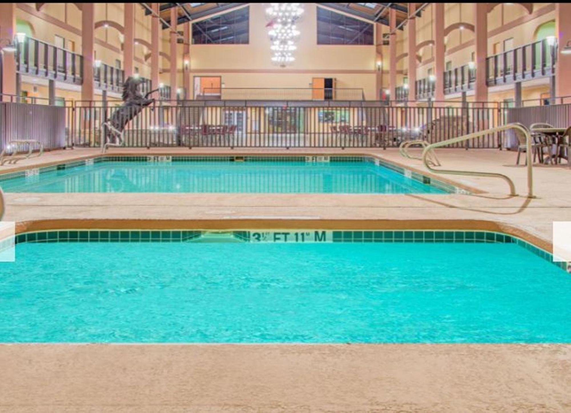 Days Inn By Wyndham Lubbock South Экстерьер фото