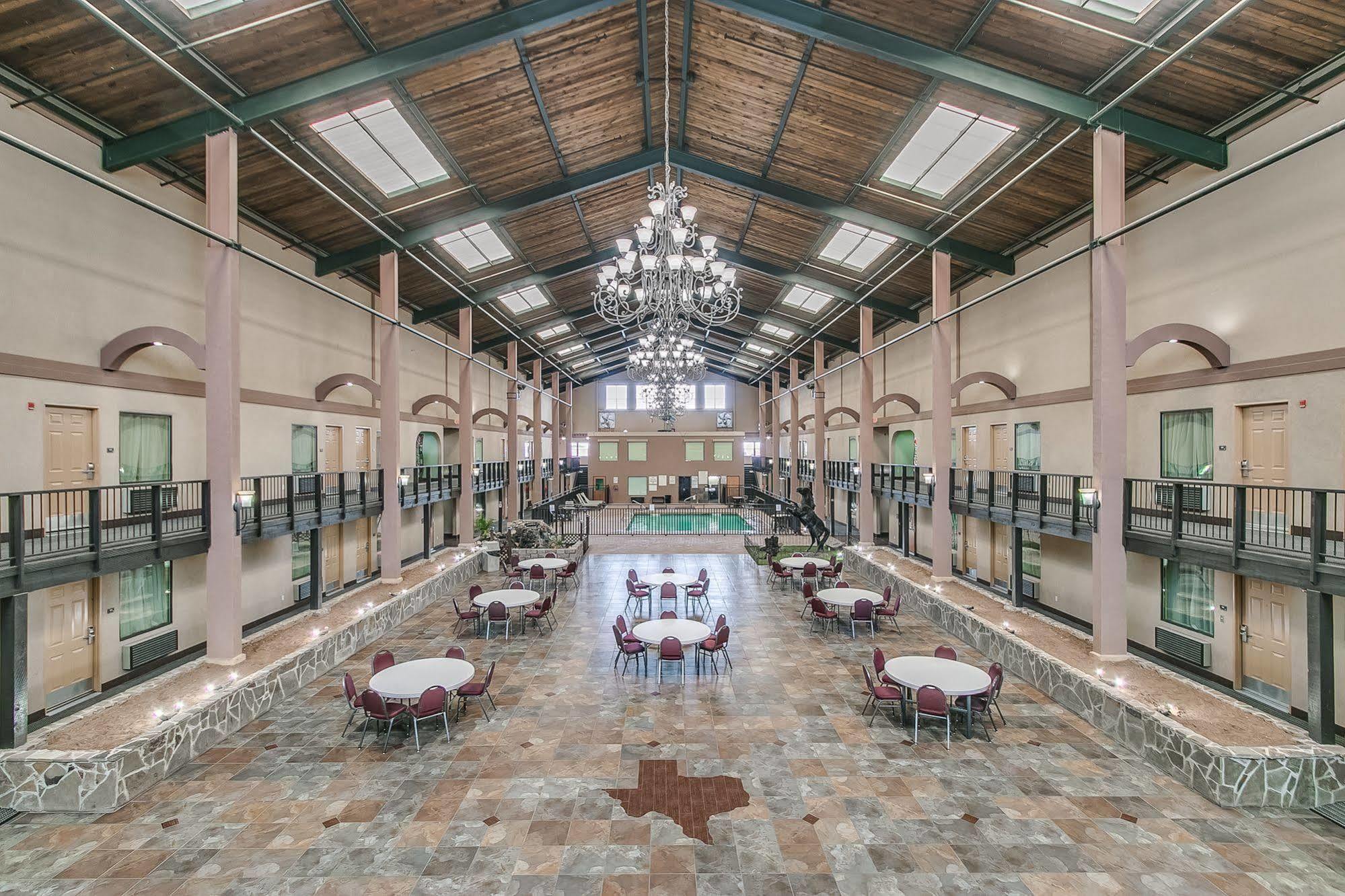 Days Inn By Wyndham Lubbock South Экстерьер фото