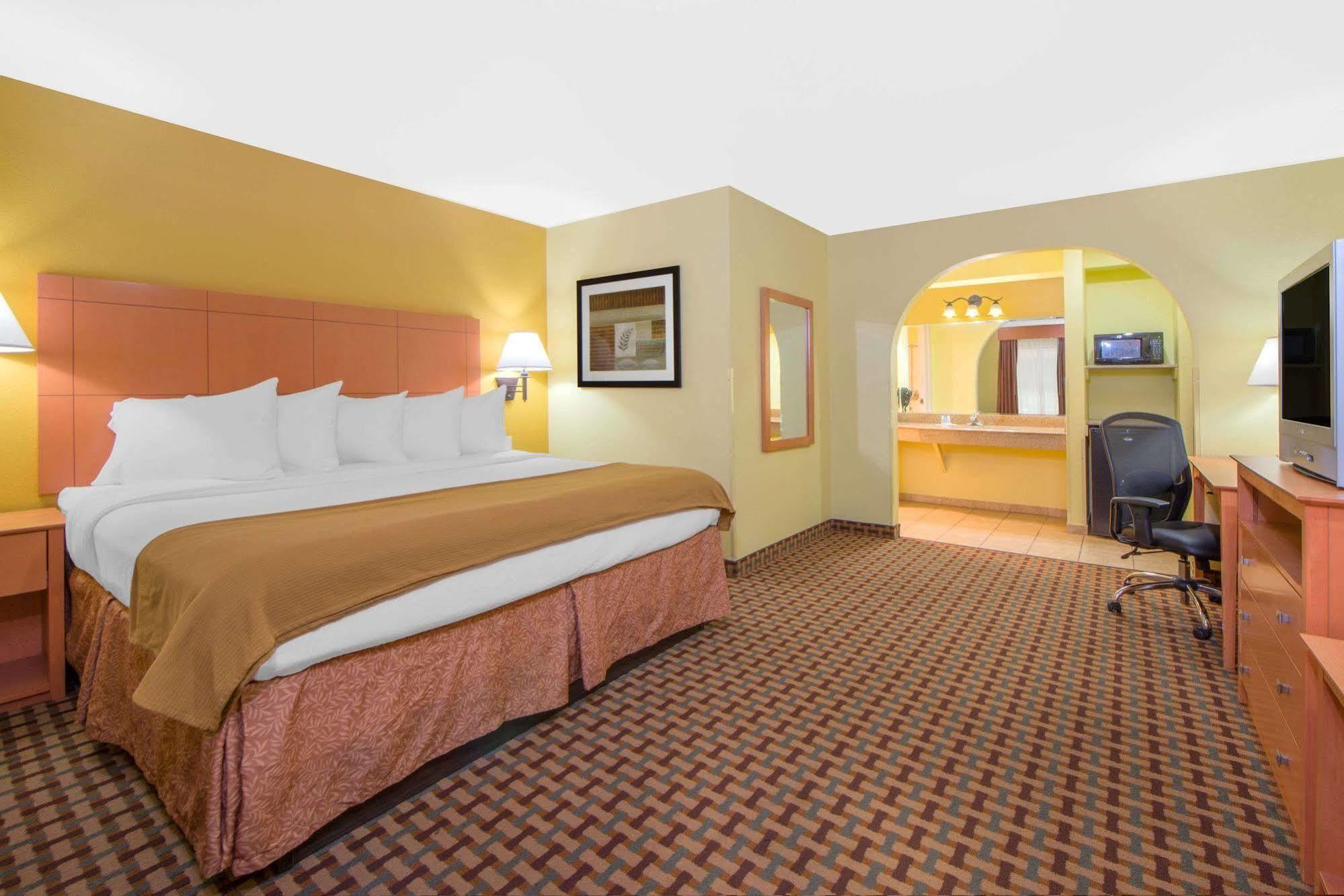 Days Inn By Wyndham Lubbock South Экстерьер фото